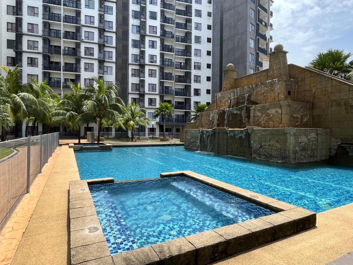 Sg Resort Residence - Beach & Waterpark Куантан Екстериор снимка