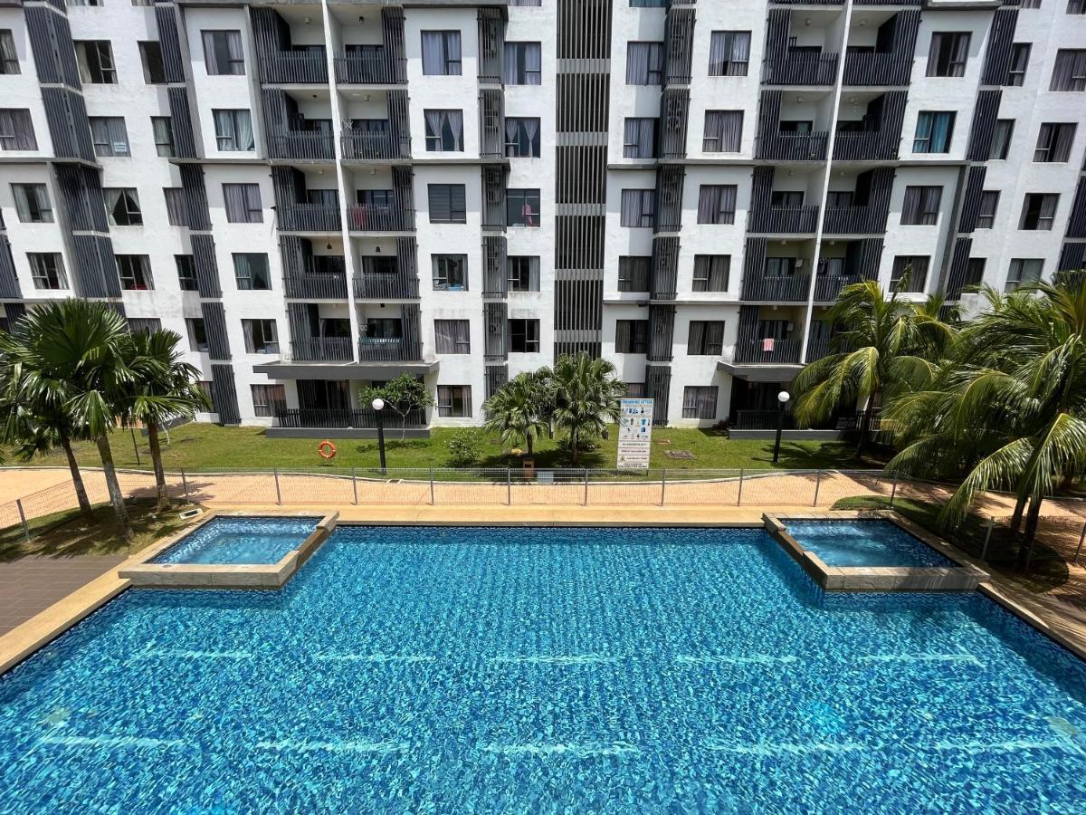 Sg Resort Residence - Beach & Waterpark Куантан Екстериор снимка