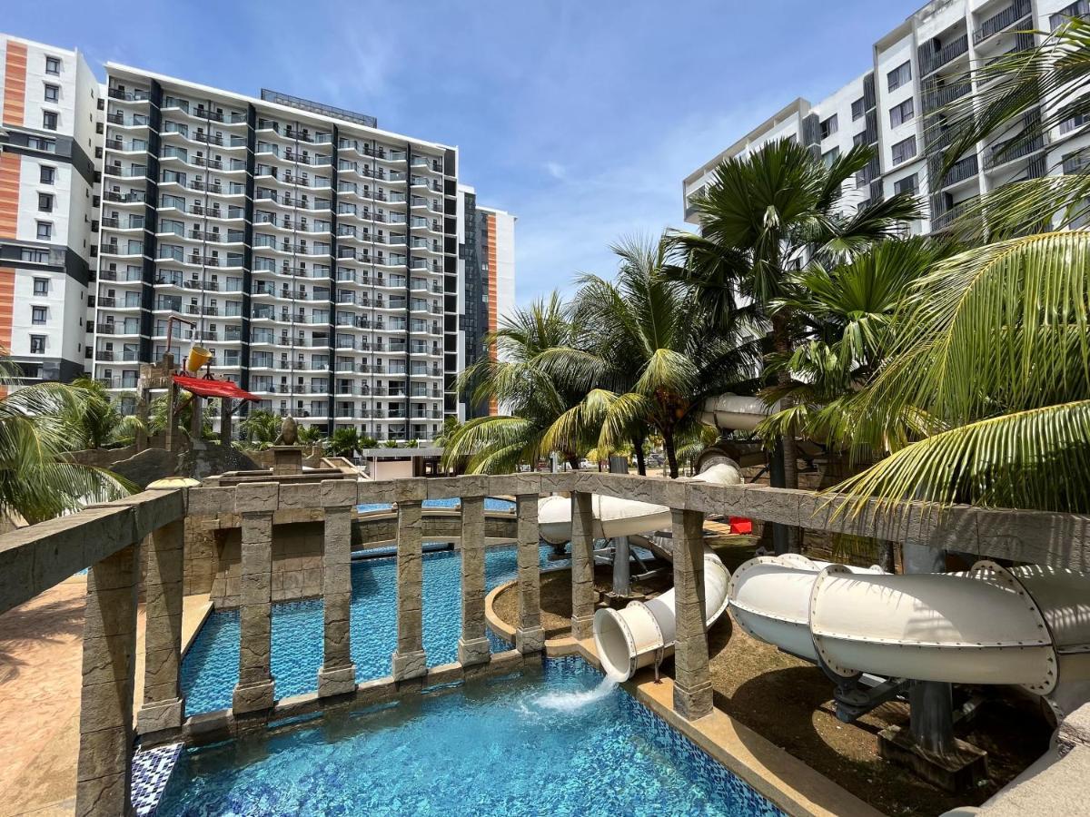 Sg Resort Residence - Beach & Waterpark Куантан Екстериор снимка